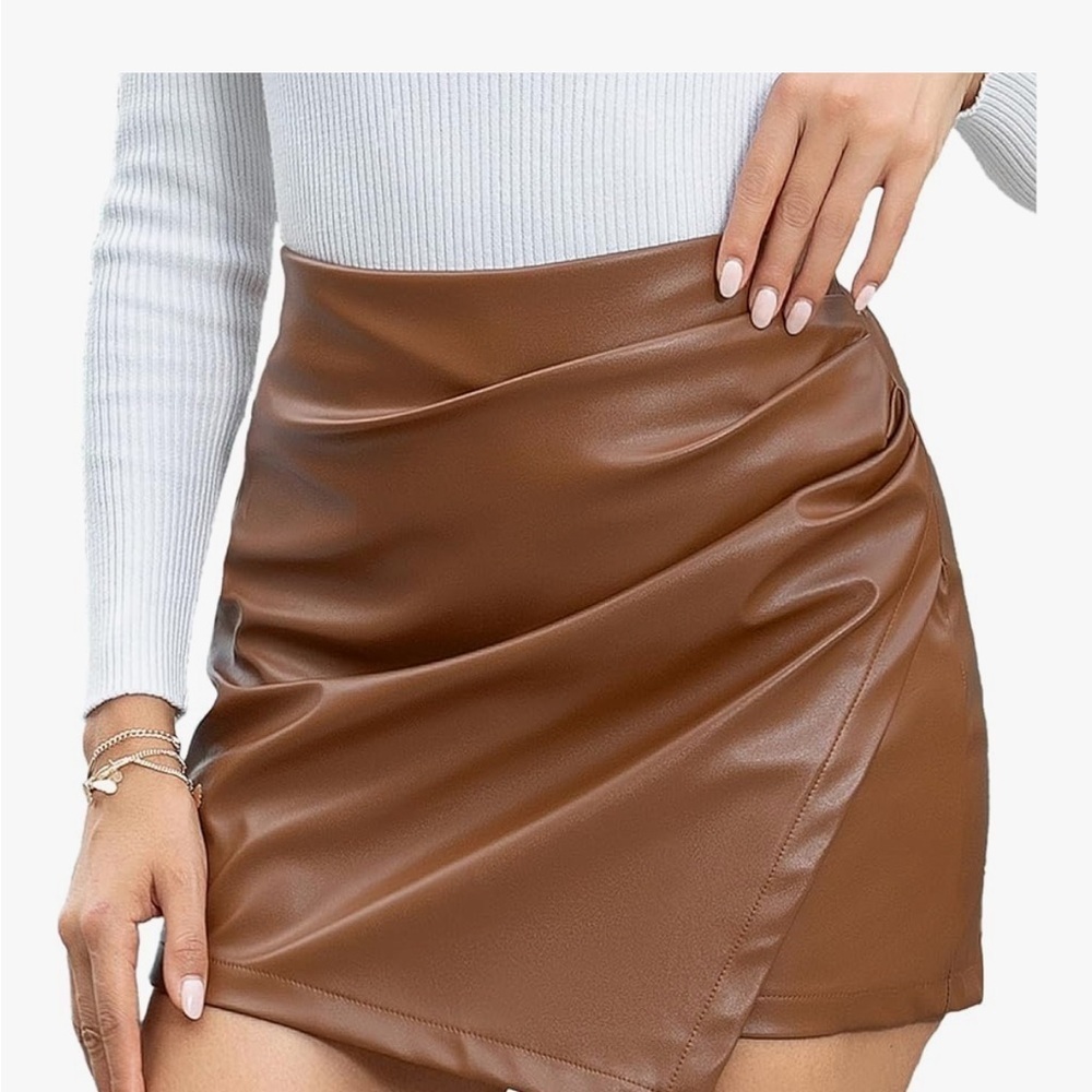 🆕 nwt Brown Faux Leather Mini Skort. Size medium